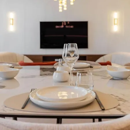 3 Centre Apartment