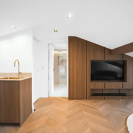 3 Centre